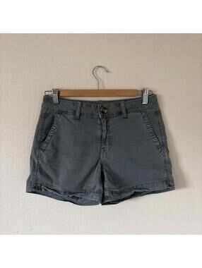 American Eagle Green MIDI Shorts Women’s Size 2 Lightweight Cotton M137